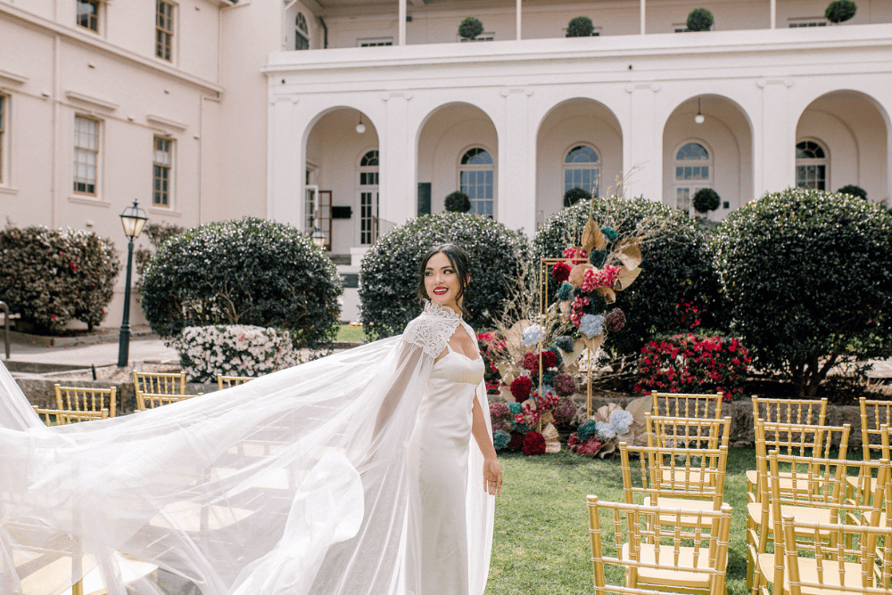 Modern Chinese Ceremony Bride in White Dress